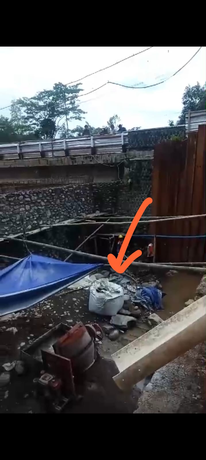 Photo: material di lokasi jembatan